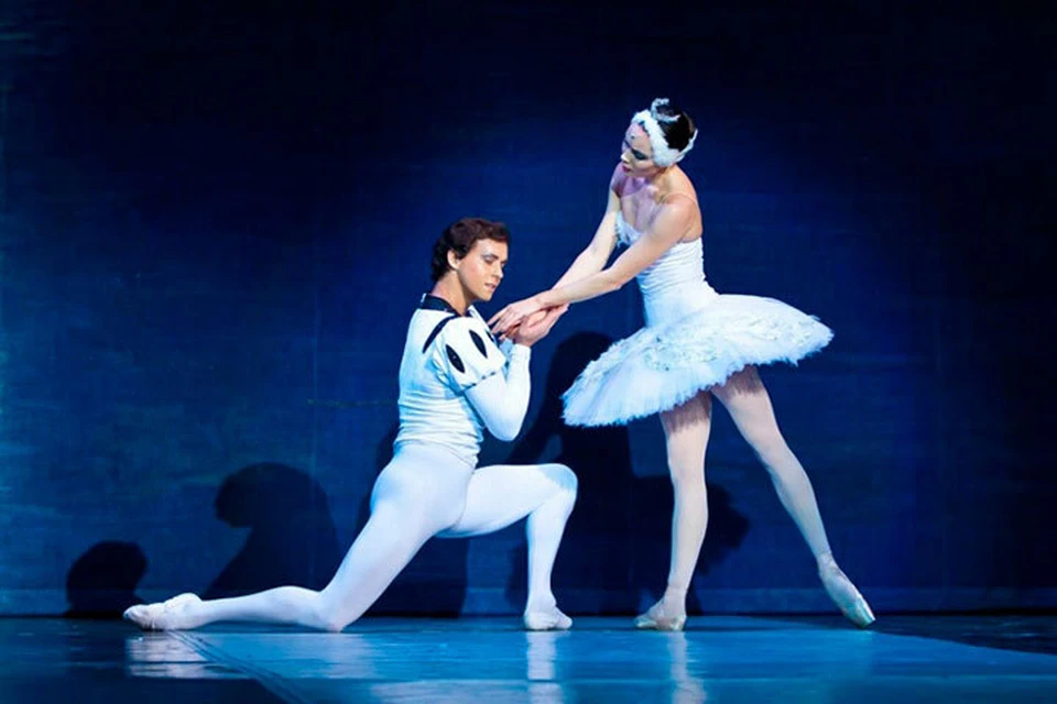 Артисты Мариинского и Большого театров привезли в Уфу самый популярный балет в мире - «Лебединое озеро».