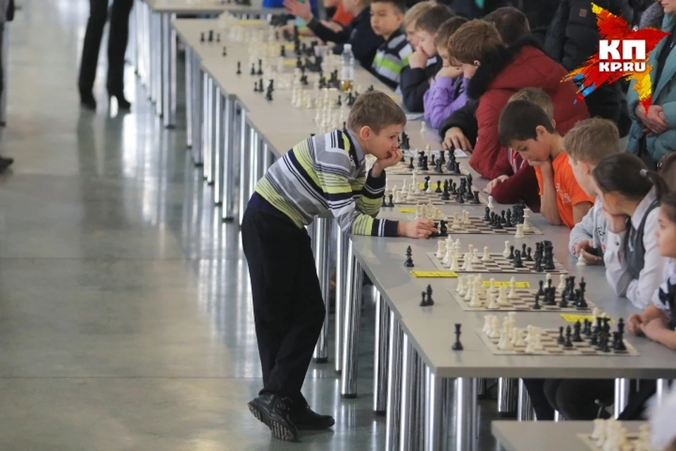 В Новокузнецке сыграли в шахматы на 400 досках