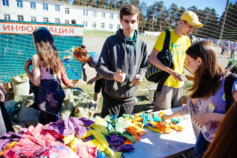 В Перми прошел фестиваль красок Холи 2016