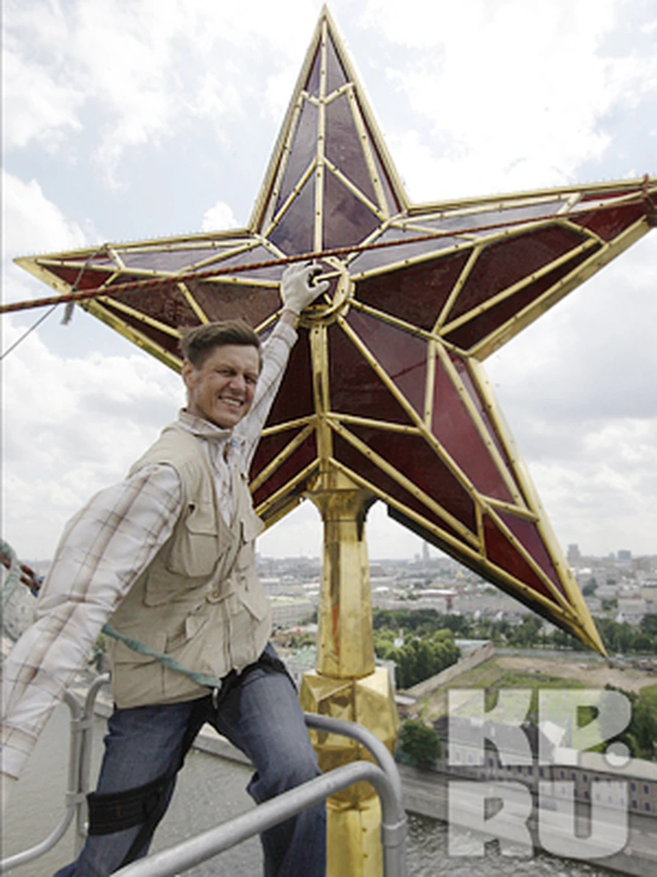 Лампы кремлевских звезд. Рубиновые звезды Кремля. Рубиновая звезда на Спасской башне размер. Размер звезды на Спасской башне Московского Кремля. Спасская башня Кремля звезда.