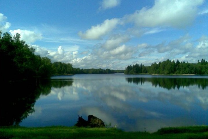 Бологовскую землю всегда называли краем озер и покоя, удивительным местом созерцания и восторженной тихой радости. Фото: из архива базы "Озерный"