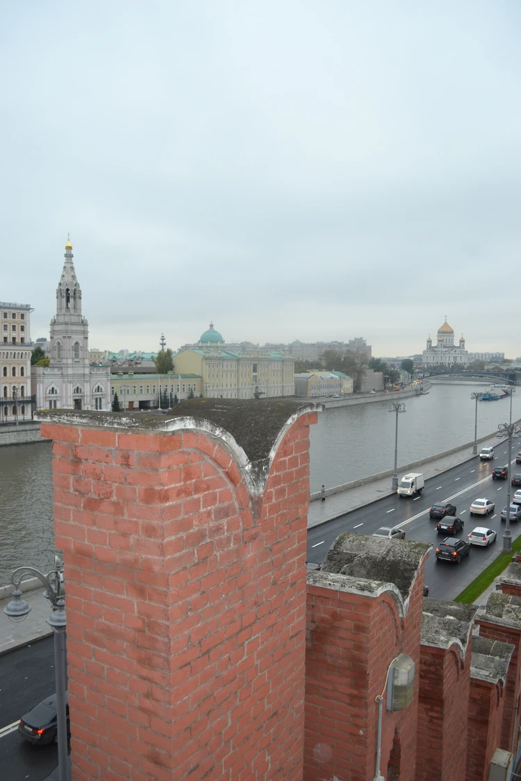 Москва таинственная: за что в средние века убивали жильцов на Берсеневке и  как «Дом на набережной» спас... храм - KP.RU