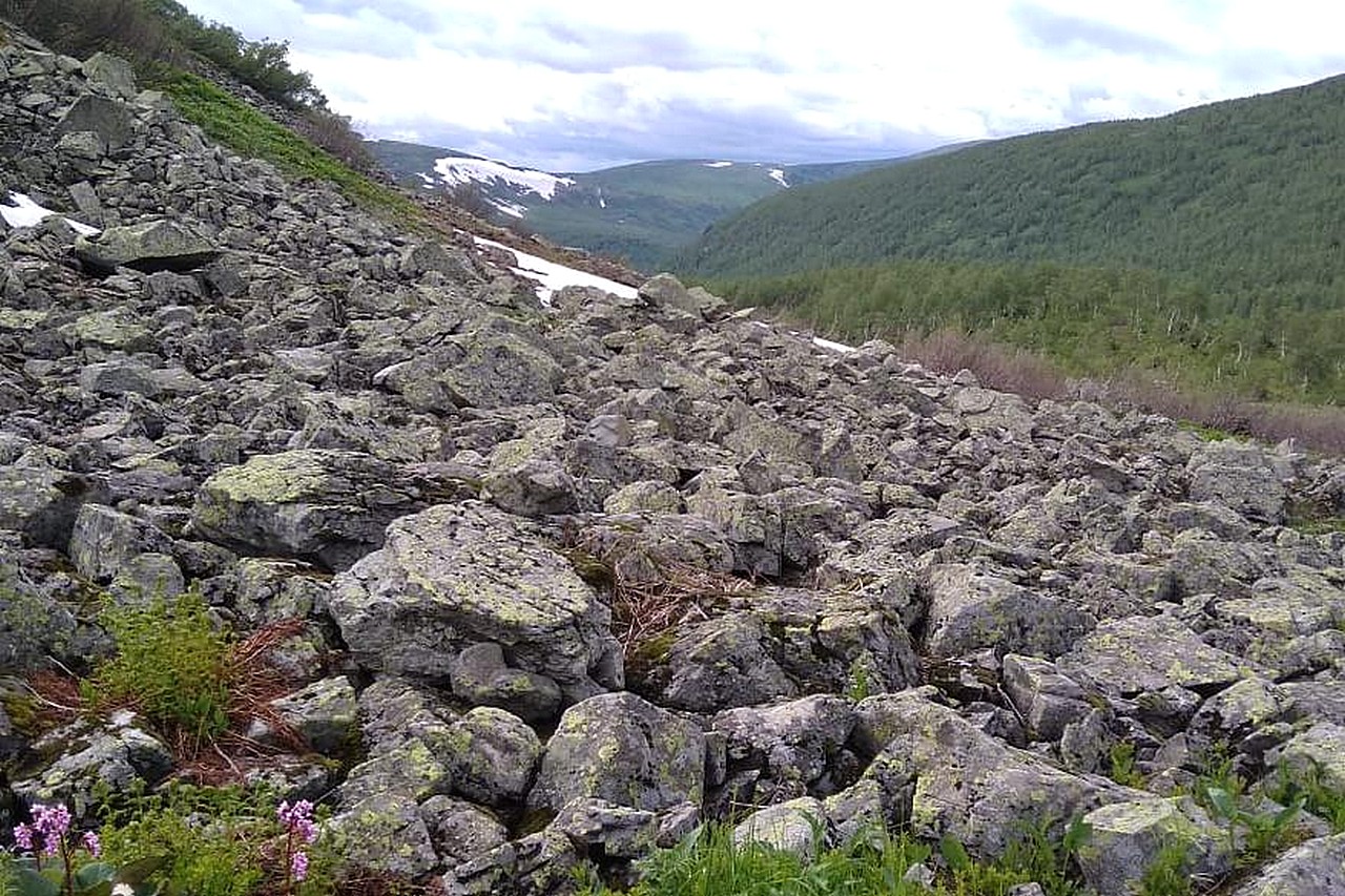 Лето и зима одновременно, жара и холод.