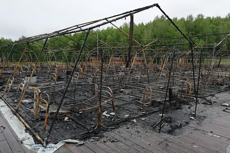 Последствия пожара в палаточном лагере "Холдоми". ФОТО МЧС