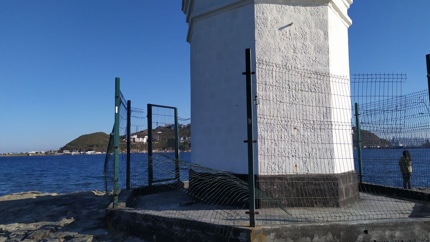 Ограждение уже меняли 6 раз