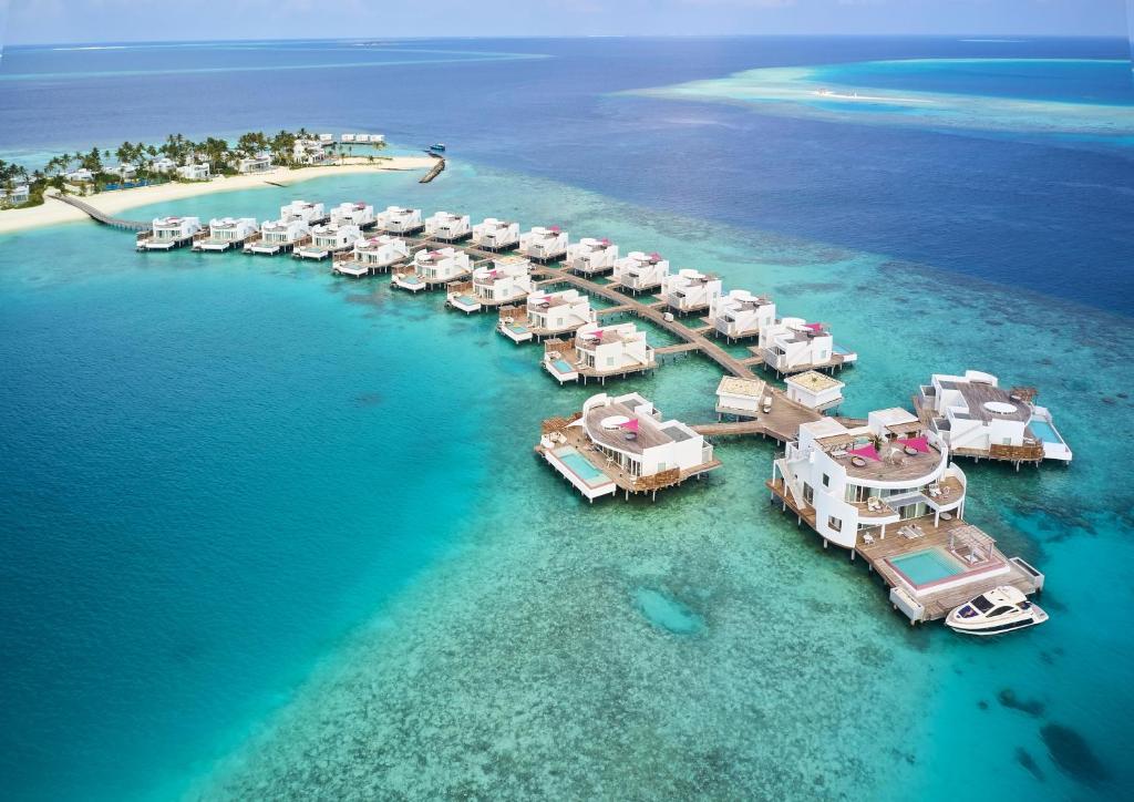 Отель состоит из живописных вилл на воде. Фото: booking.com