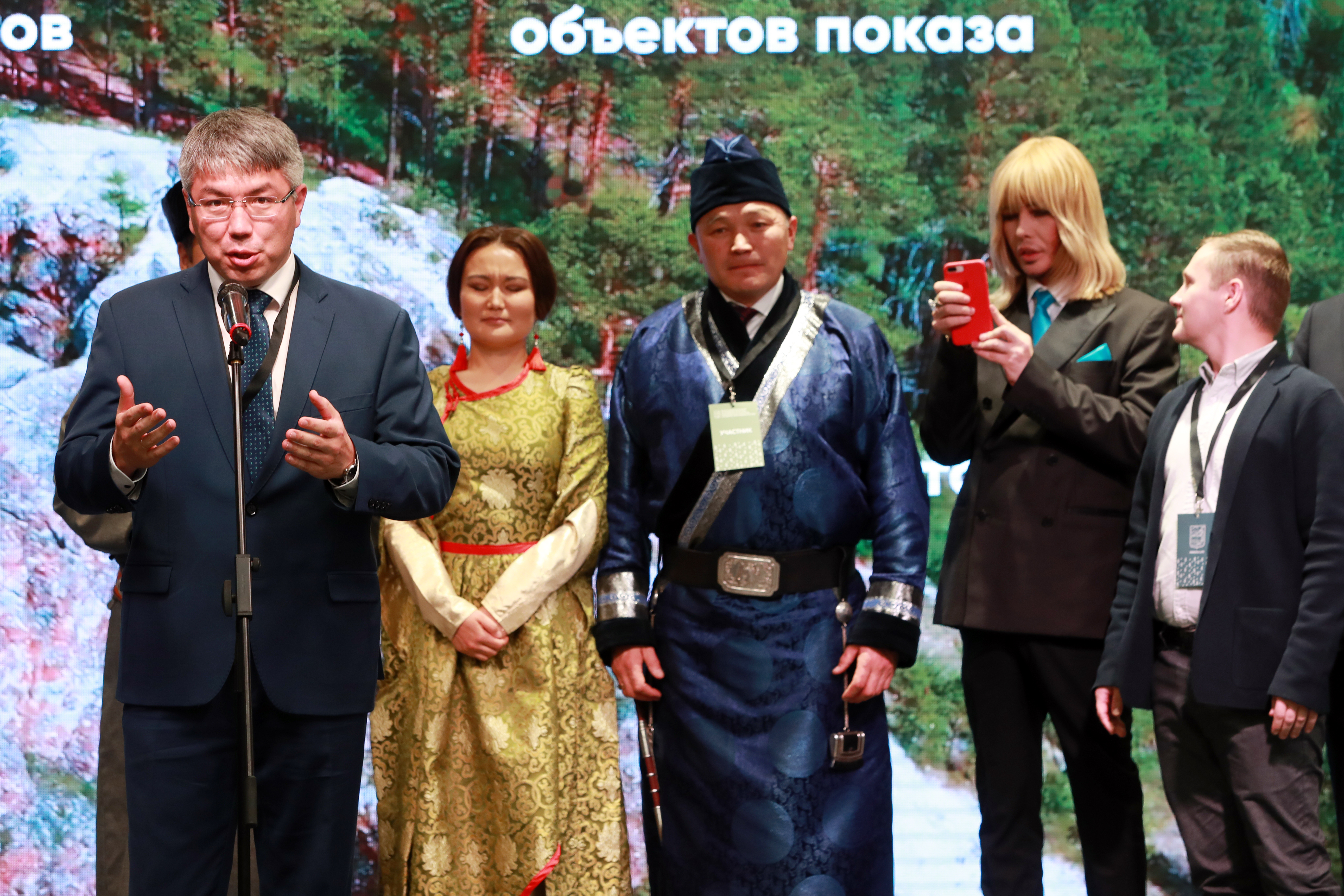 Глава Республики Бурятия Алексей Цыденов приехал на финал конкурса поддержать земляков. Фото предоставлено АСИ