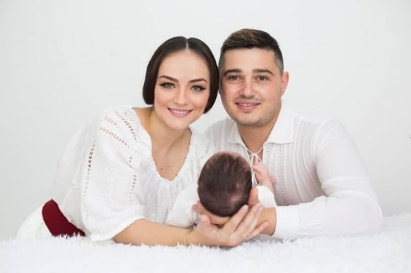 У исполнителя остался маленький ребенок.