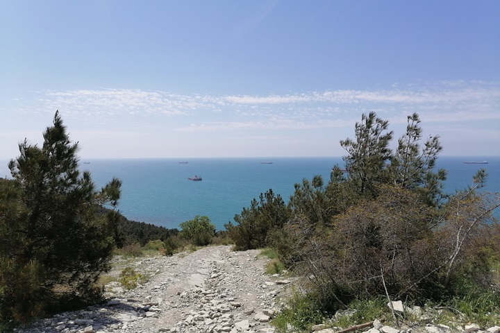 Спуск к Рио очень крутой