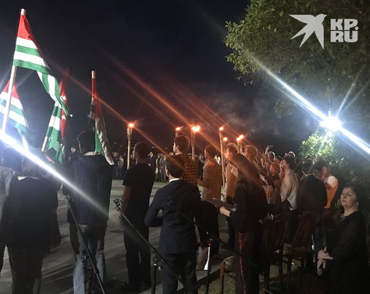 Митинг с факелами в День памяти жертв Кавказской войны.