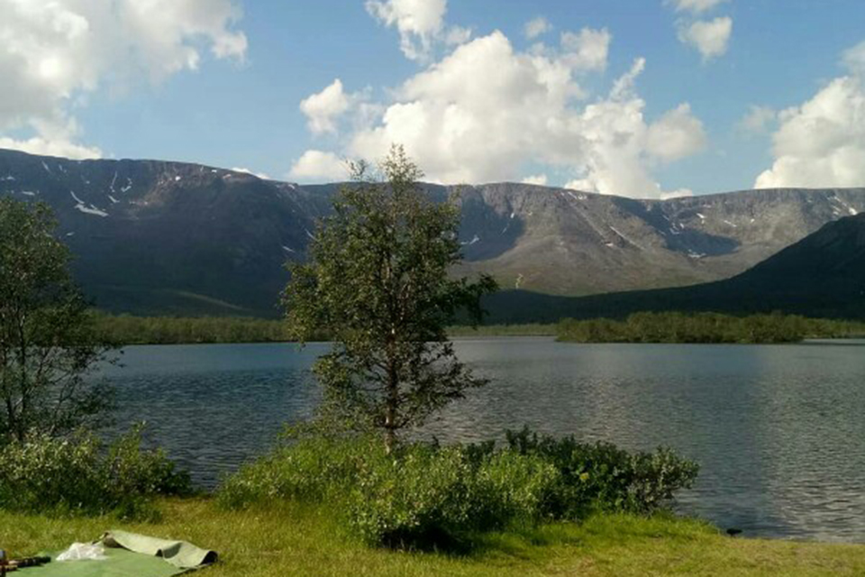 От Малого Вудъявра уходит большое количество пеших маршрутов, большинство из которых прорисованы на электронных картах.