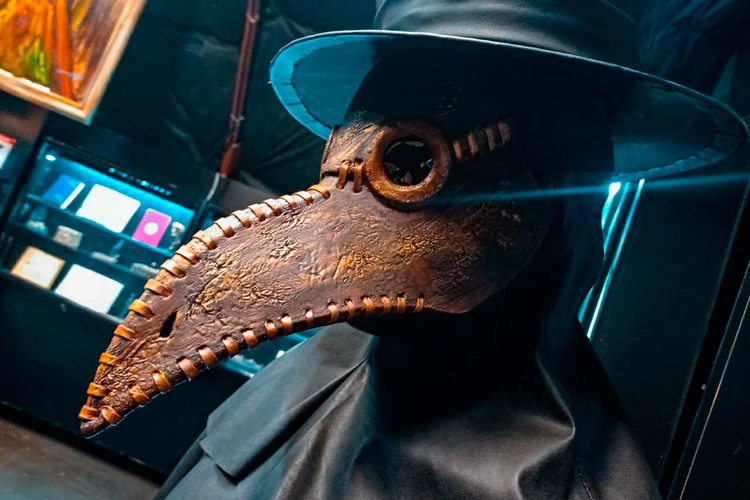 Костюм чумного доктора. Клюв наполняли ароматными травами.