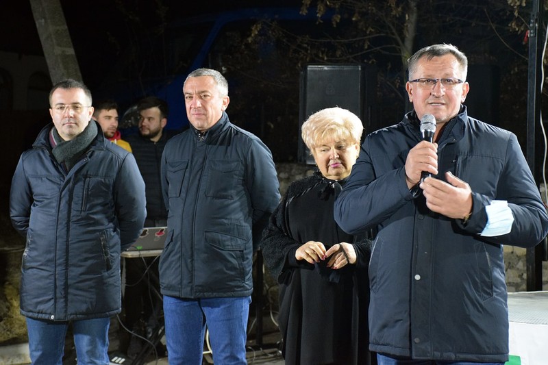 Мероприятие по открытию уличного освещения в селе Донич завершилось мощным фейерверком