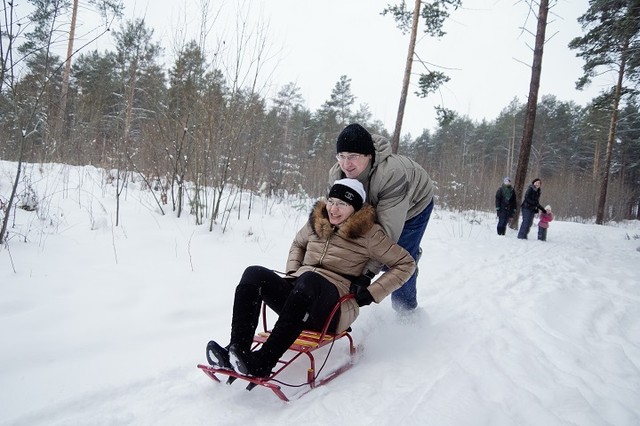 1 января 2022 года можно погулять по лесу, покататься на бубликах и санках
