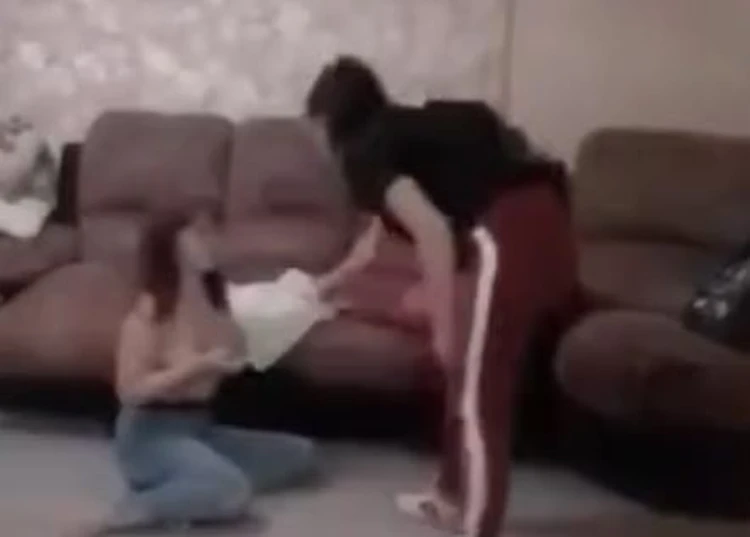 Русские девушки суют самотек себе в жопу - лучшее порно видео на afisha-piknik.ru