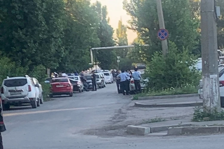 Вот что происходит на месте ЧП. Фото: предоставлено читателем "КП - Ростов-на-Дону"