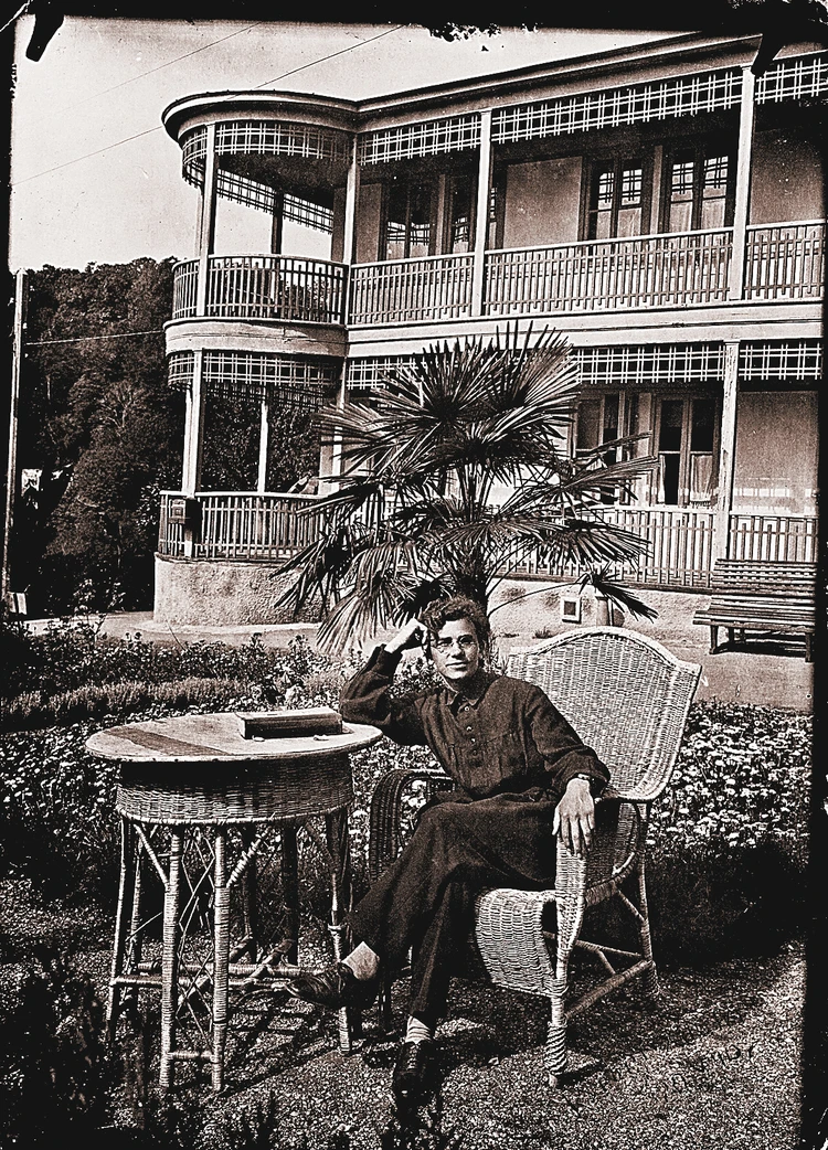 Снимок сделан на отдыхе в Хосте в 1940 году. Фото: Пресс-служба Свято-Успенского Псково-Печерского монастыря.