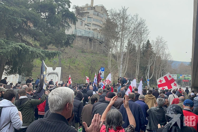 В Запорожье прошли митинги Майдана и АнтиМайдана (ФОТО)