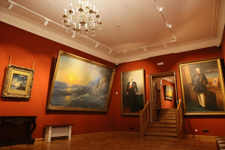 Три года ремонта и 870 млн рублей: в Феодосии открылась галерея  Айвазовского - KP.RU