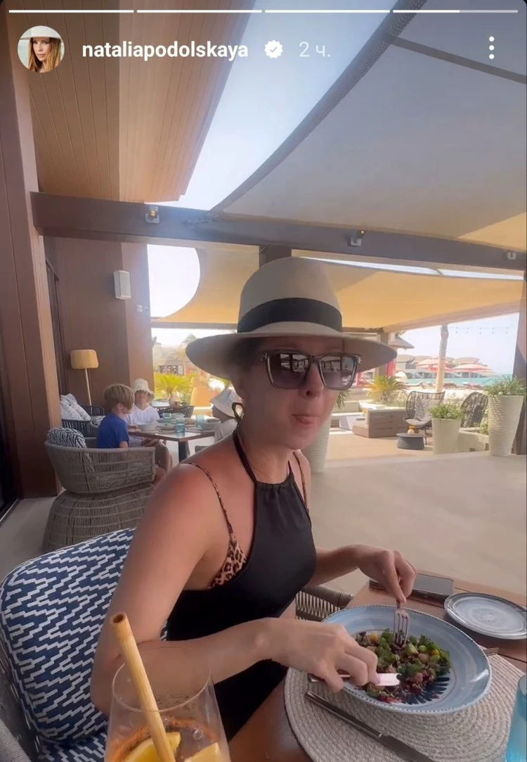 мама голая на пляже и сын Красавчики в плавках: 10 пляжных фото известных мужчин