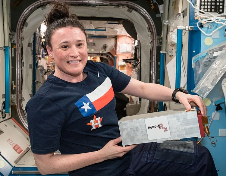 Серина Ауньон-Чэнселлор на борту МКС. Фото: NASA height=100% width=100%