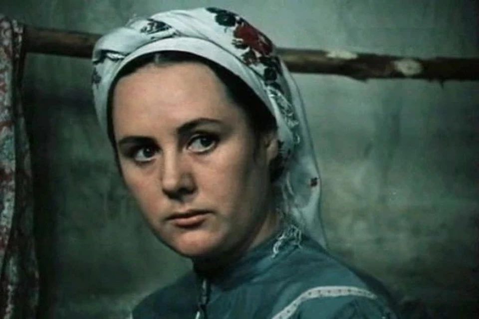 С Валентиной Колосовой актер познакомился на съемках телесериала "Хождение по мукам" Фото: кадр фильма
