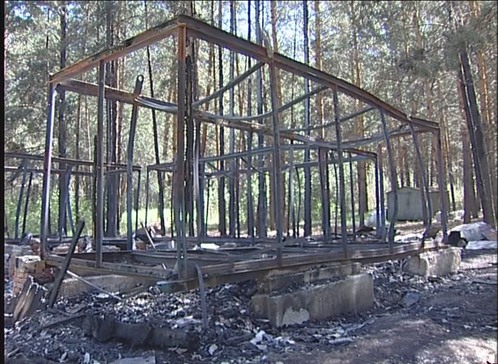 На месте выгончиков, в которых отдыхали одиннадцатиклассники, теперь пепелище.