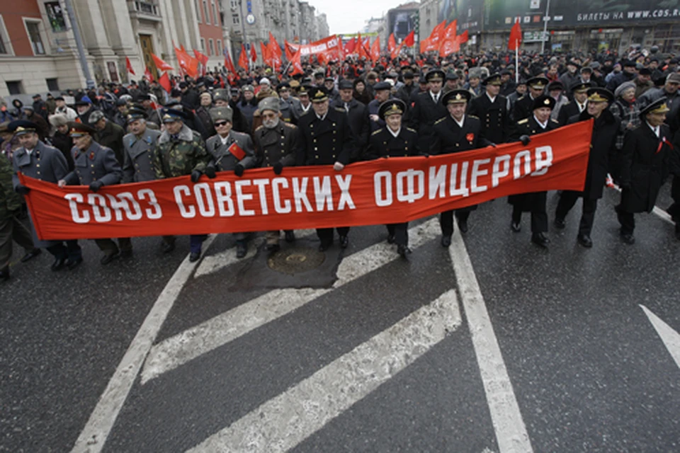 Демонстрация советских офицеров