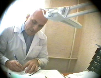 За деньги преподаватель поставил подпись в зачетку.