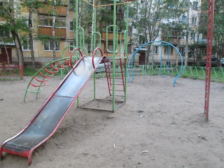 Детские площадки: меняем советские качели на модные горки - KP.RU