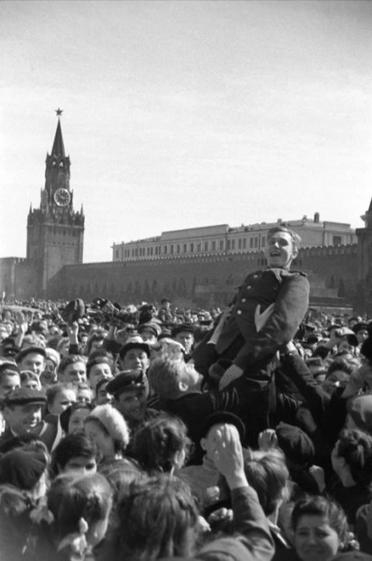 Знаковые и трогательные фотографии Великой Победы - KP.RU