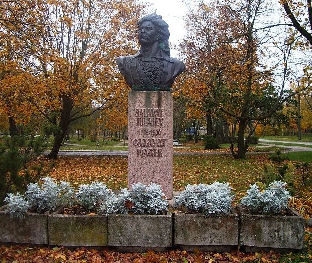 Памятник Салавату Юлаеву в эстонском городе Палдиски