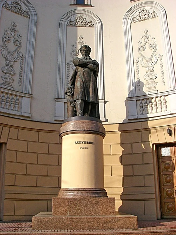 Памятник пушкину в казани