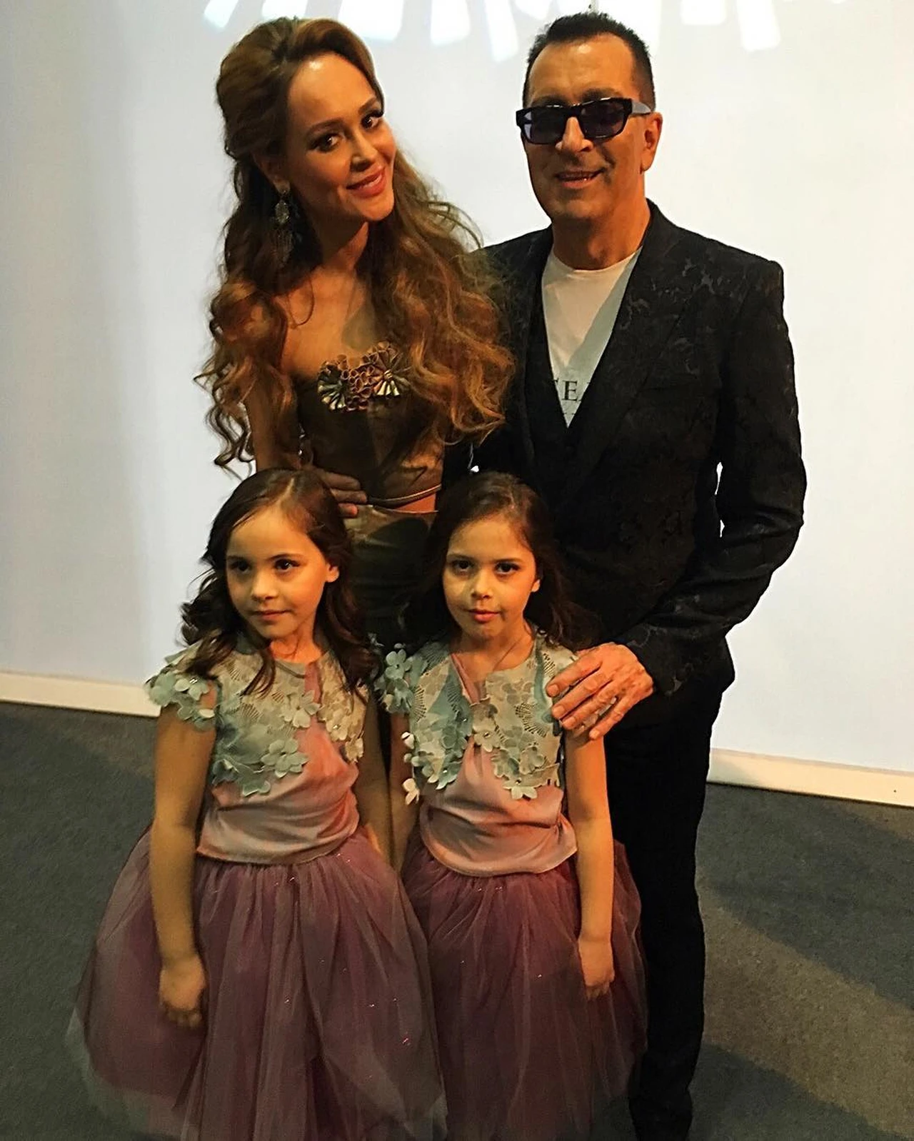 Буйнов о пугачевой сейчас. Семья буйнова. Семья буйнова. Семья буйнова. Буйнов с дочерью юлией.