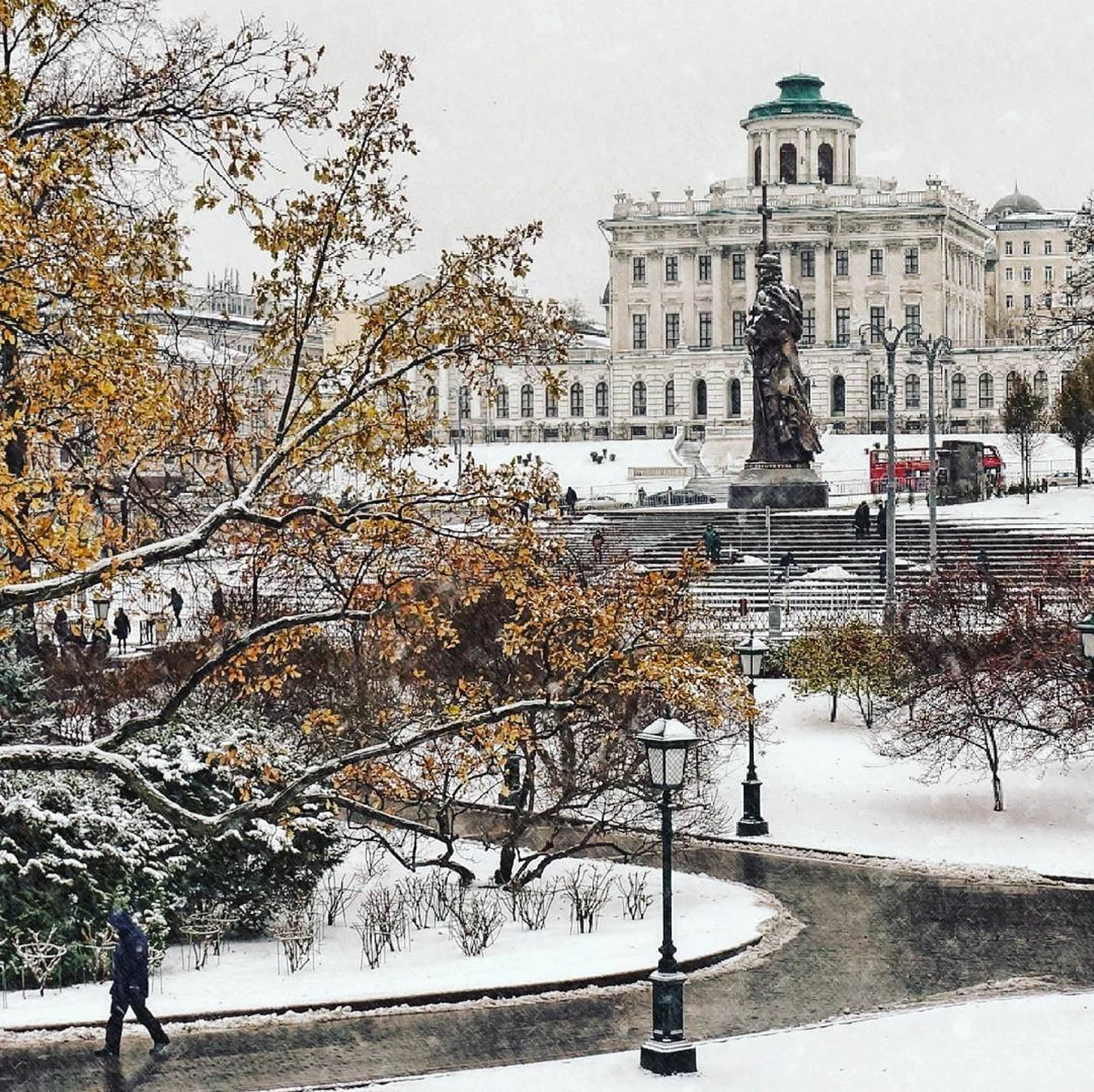 Москвичи делятся фотографиями ледяного дождя - KP.RU