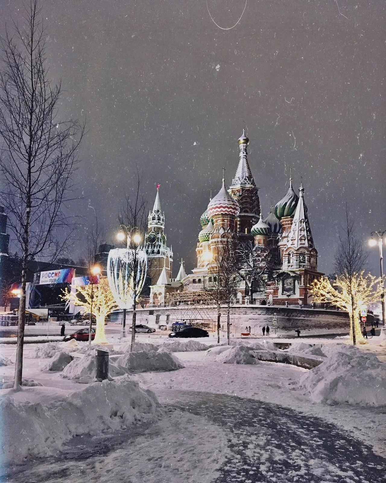 В Москве начался самый сильный снегопад столетия - мести будет три дня -  KP.RU