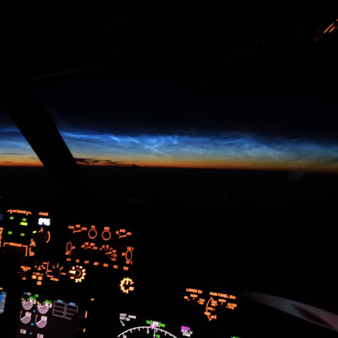 #sky #серебристыеоблака #north #saintpetersburg #aviation #people #world #militarypilot #rossiya_airlines