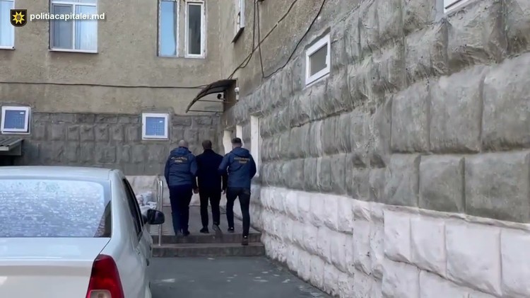 Задержание в Кишиневе мошенников с поддельными банковскими картами
